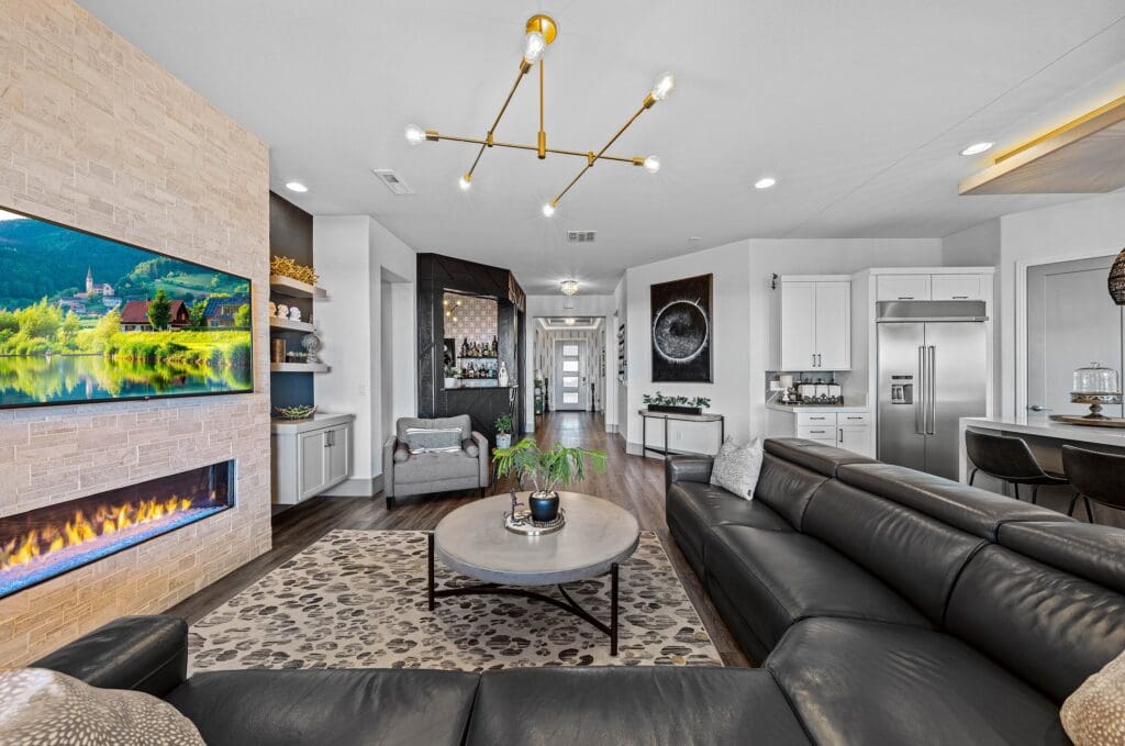 Best Time to Buy a House in Las Vegas ; best time to sell a house in Las Vegas; Las Vegas housing market 2025; Las Vegas real estate trends